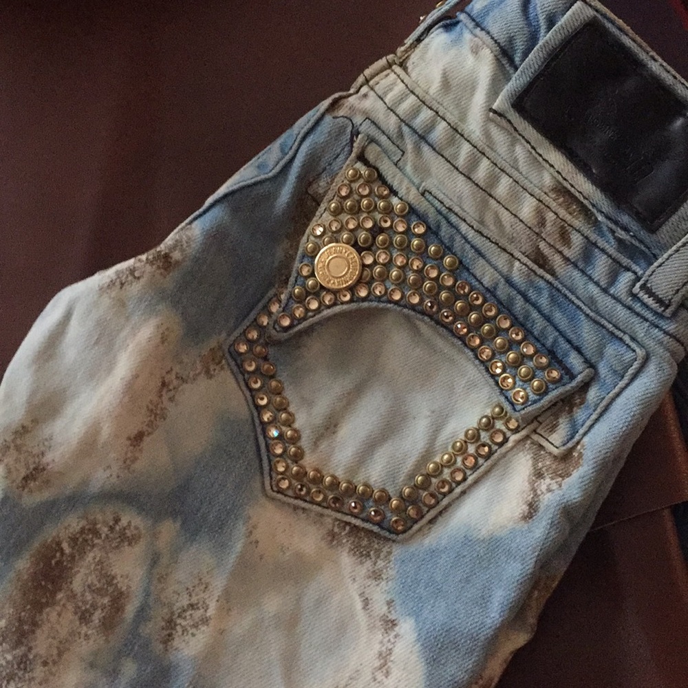 Blue denim robins jeans .
